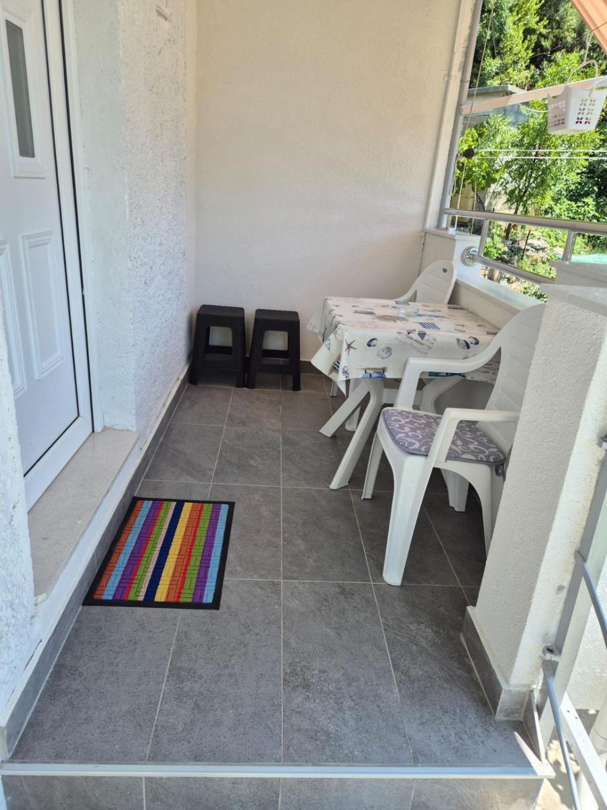 Lovely Apartment Омиш Экстерьер фото