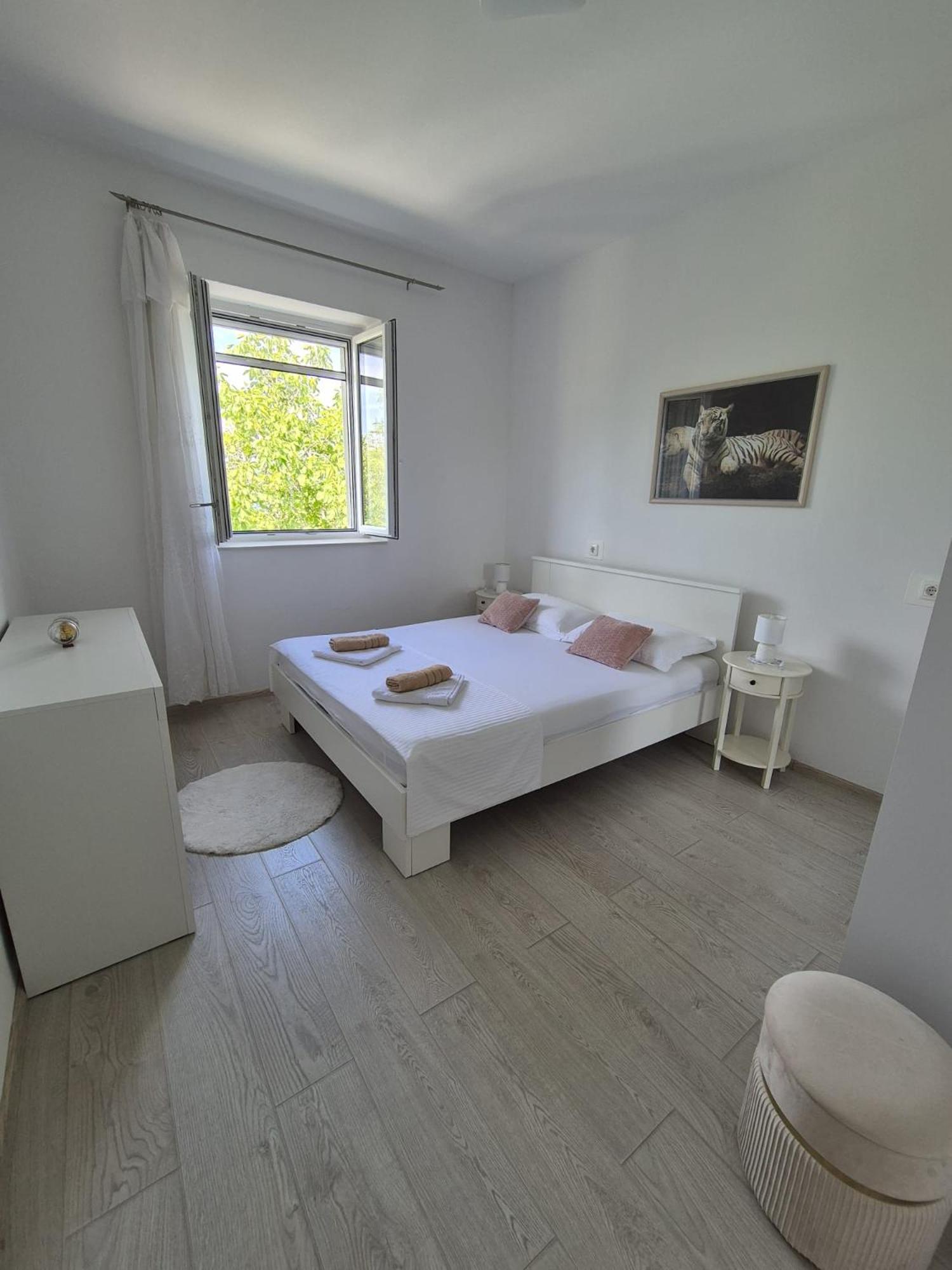 Lovely Apartment Омиш Экстерьер фото